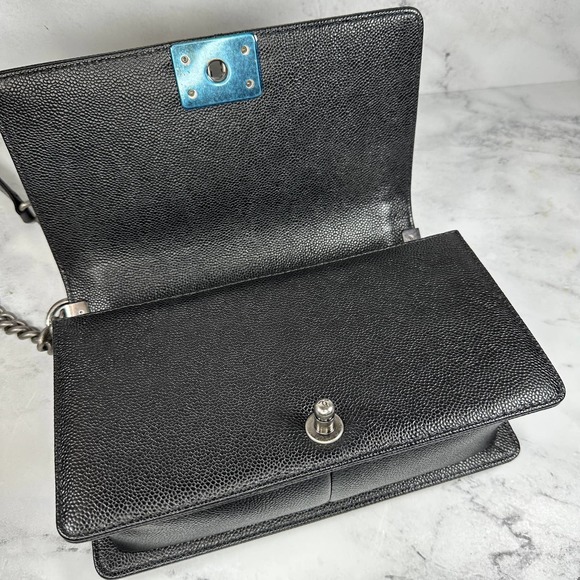 ❌❌ Chanel Boy Bag Caviar Old Medium Classic Quilted Black Caviar Flap CC Leboy - Picture 9 of 16